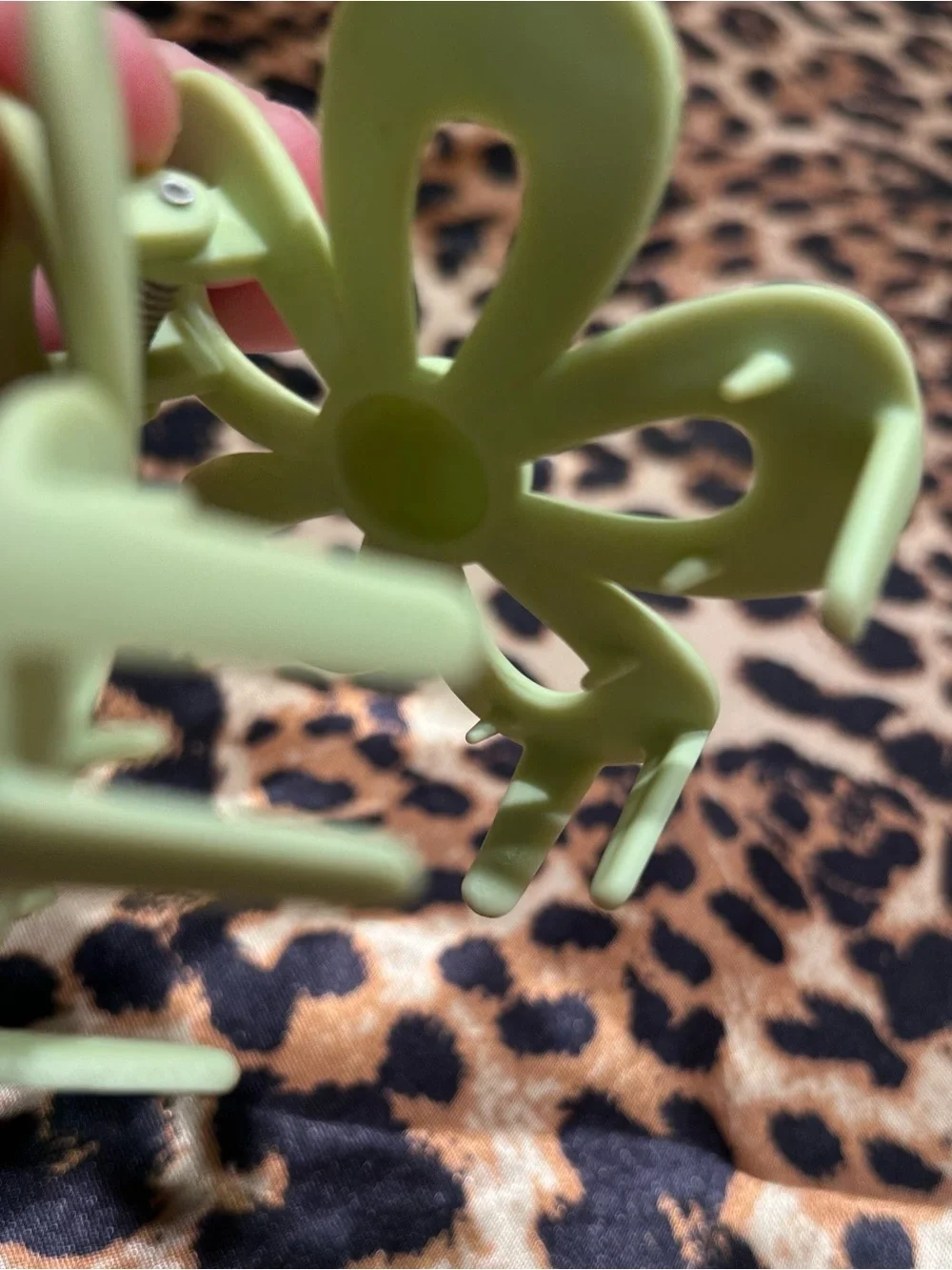 H&M Light Green Flower Shaped Claw Hair Clip
